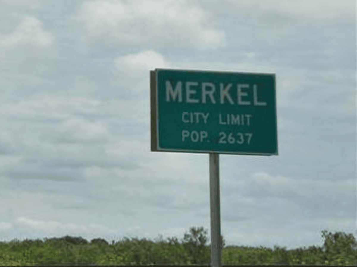 Pool service area in Merkel