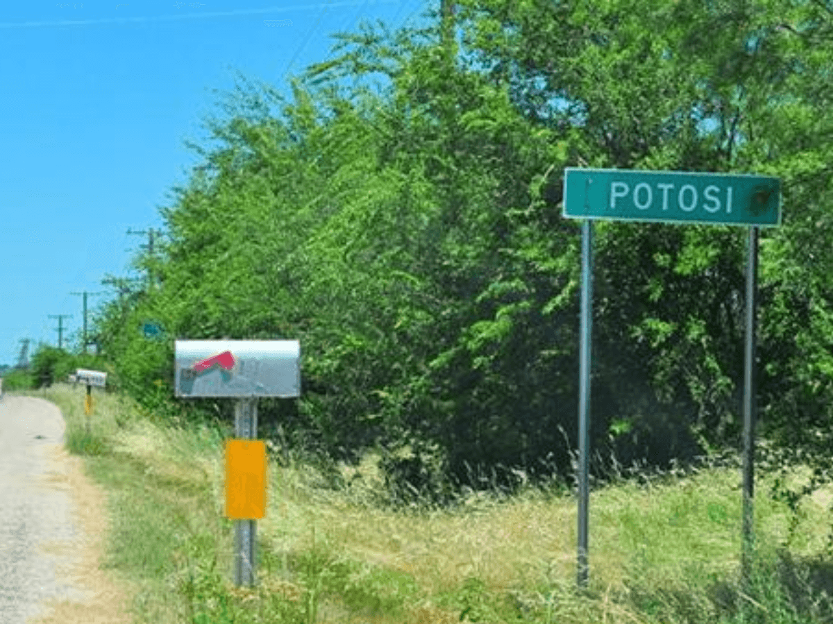 Pool service area in Potosi